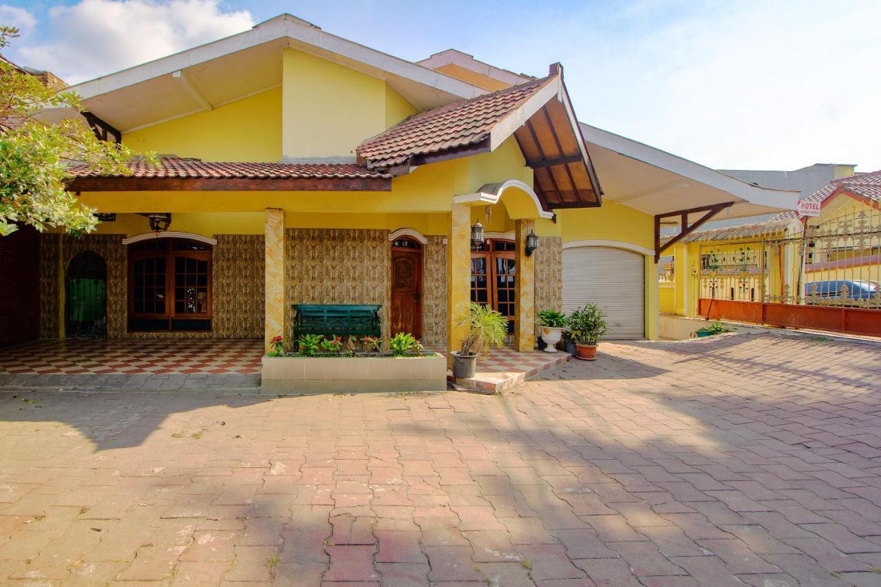 Oyo 1770 Hotel Mawar Saron 2 Kejayan Esterno foto