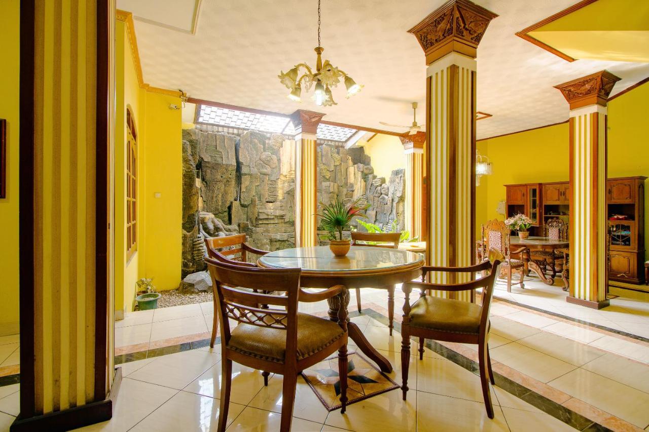 Oyo 1770 Hotel Mawar Saron 2 Kejayan Esterno foto