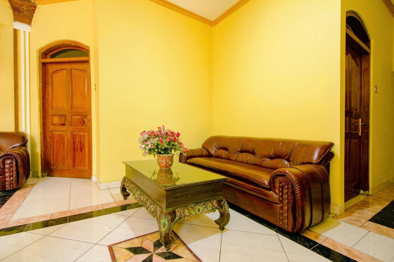 Oyo 1770 Hotel Mawar Saron 2 Kejayan Esterno foto