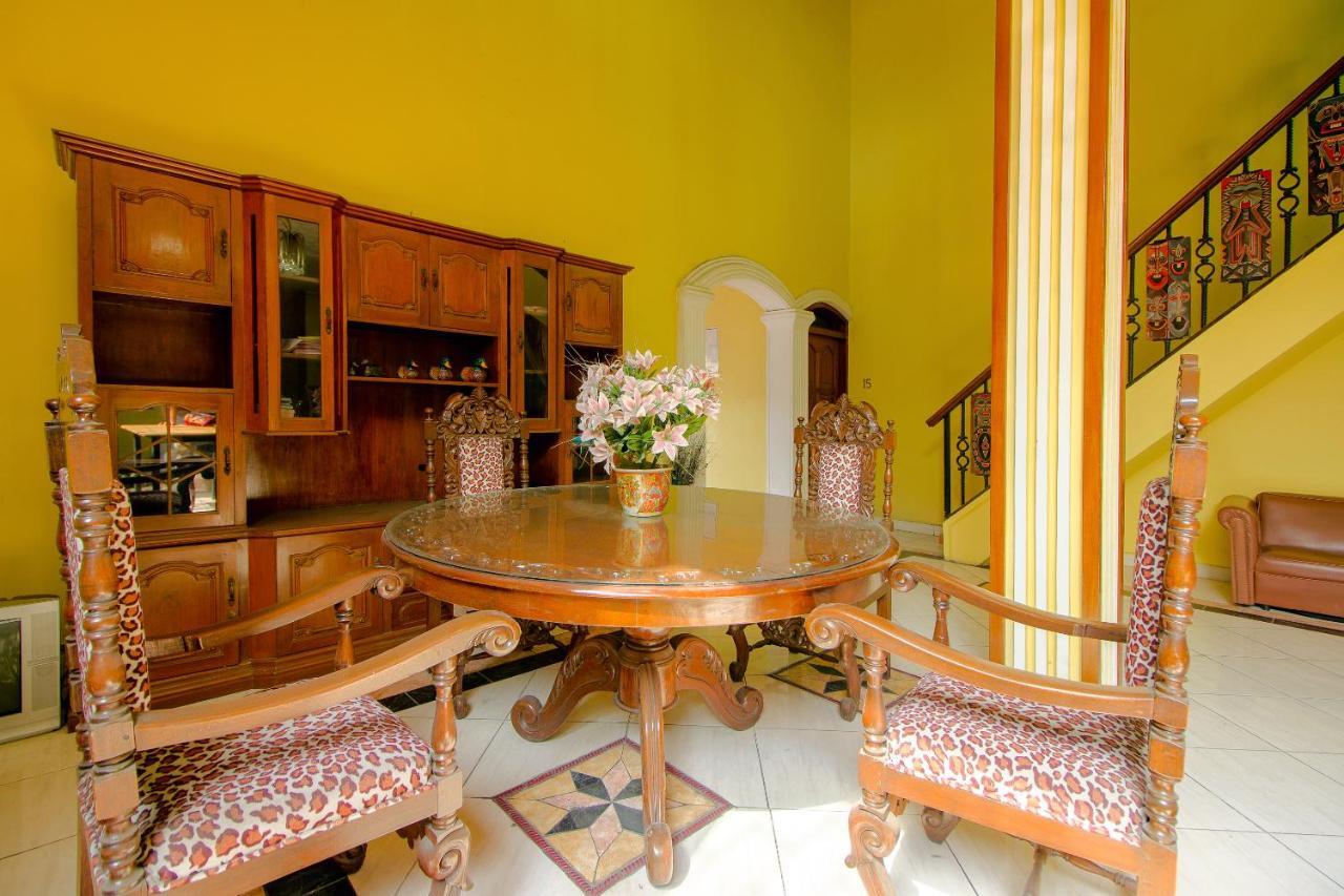 Oyo 1770 Hotel Mawar Saron 2 Kejayan Esterno foto